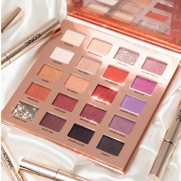 NEW - Iconic London desk to dance eyeshadow palette - Picture 2 of 3